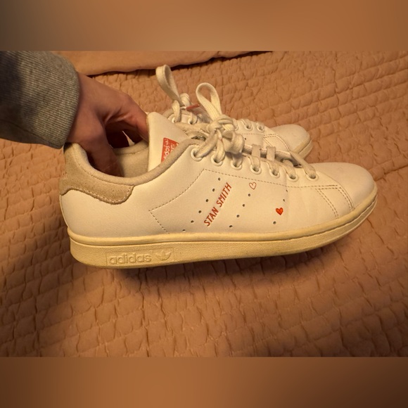 Adidas Stan Smith White/Red Heart Valentine Sneakers Size 9 - Picture 2 of 8